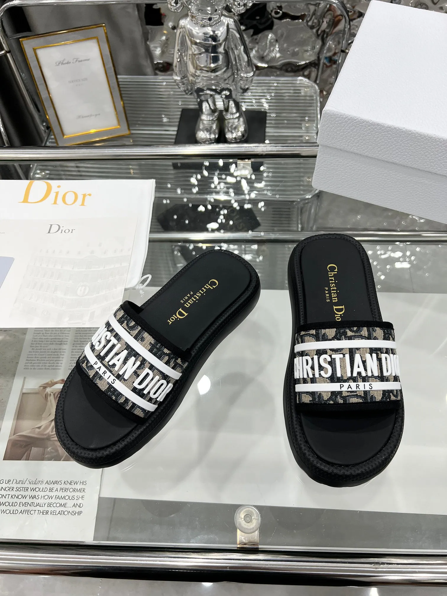 👟👟Ex-factory price 360👟👟 Dior Dior spring and summer catwalk newly upgraded sandal series classic thick-soled sandals original 1:1 development soft and delicate foot feel extremely comfortable versatile style original foam outsole 💝💝💝easy to control, 3 colors available, medium size 35-40 (41-42 customized)